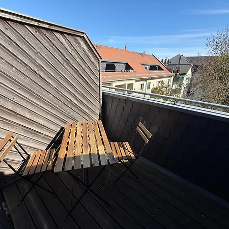 Daire Cozy With Balkony Center *