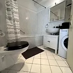 דירה Cozy With Balkony Center