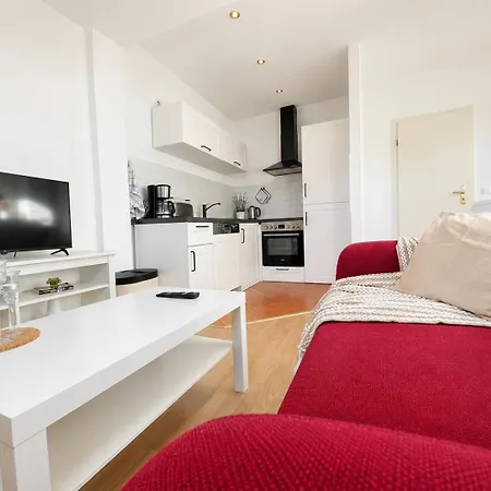 Cozy With Balkony Center 아파트