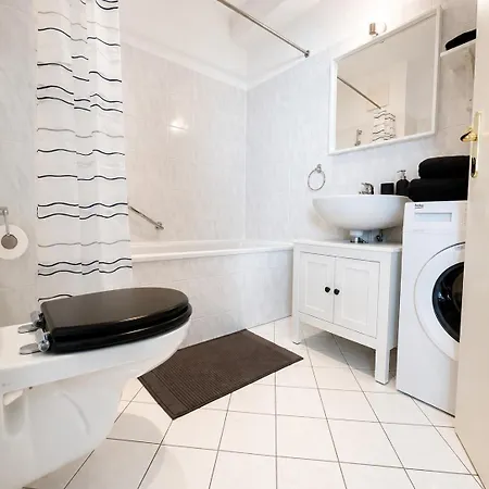 Cozy With Balkony Center