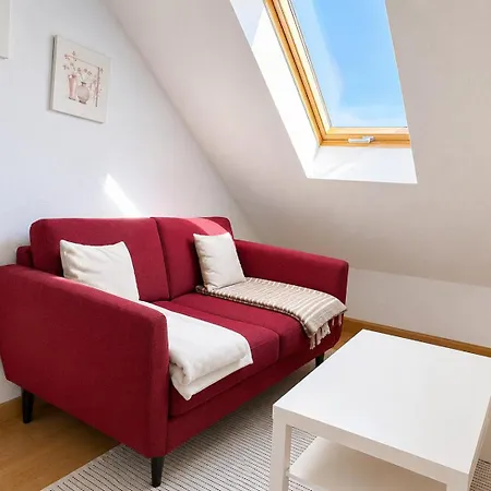 아파트 Cozy With Balkony Center *