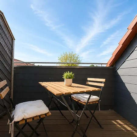 Cozy With Balkony Center